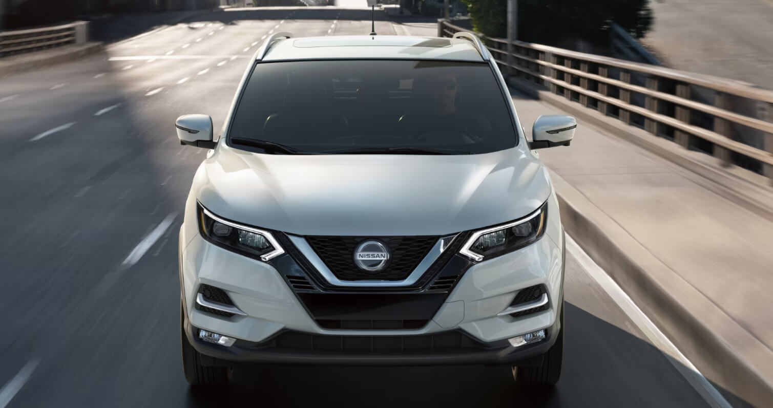 dog friendly 2023 nissan qashqai white driving on highway bridge